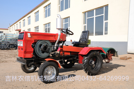 NX32型四輪拖拉機